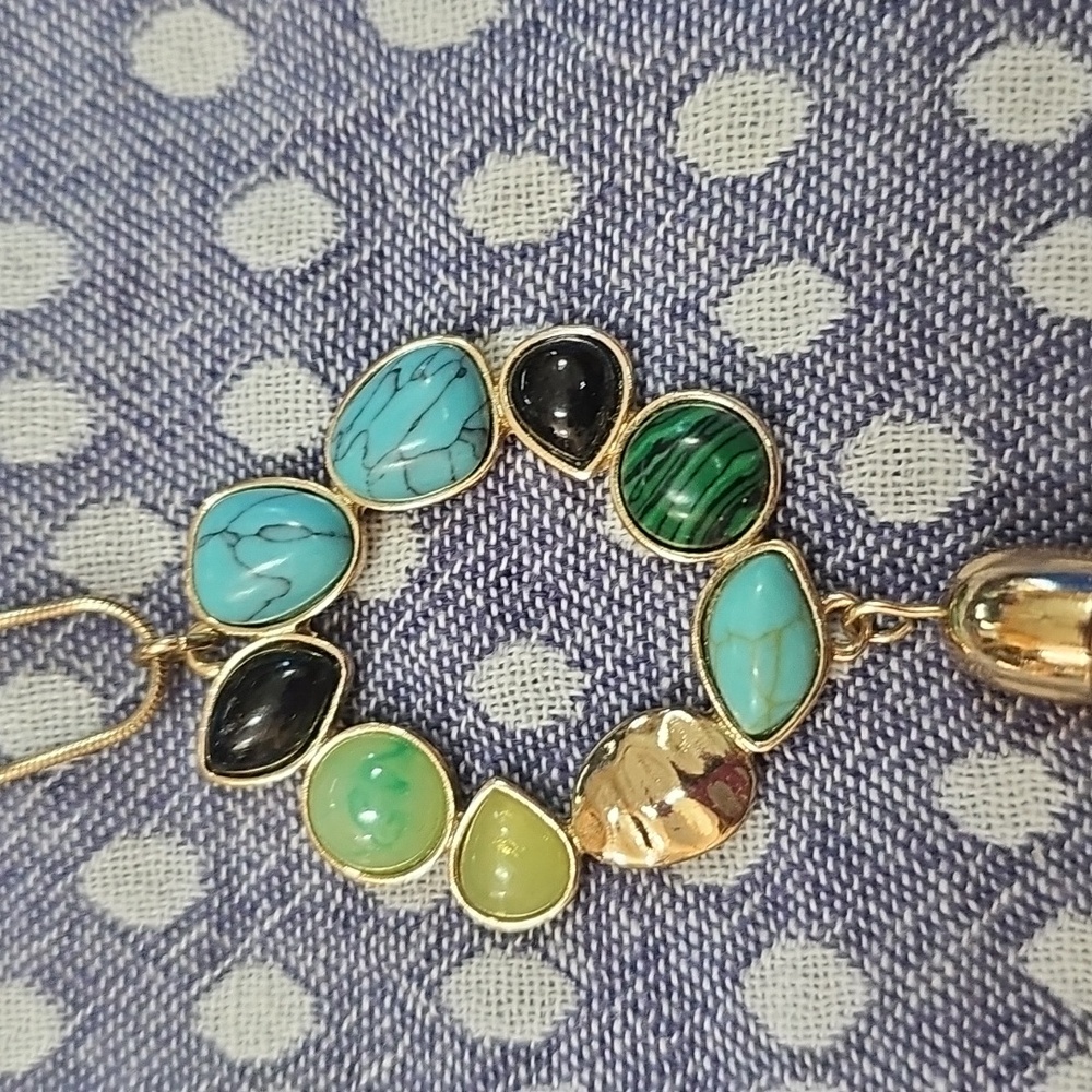 Elegant Gold and Green Necklace